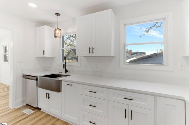 7 Hendricks Street, Greenville, SC 29607