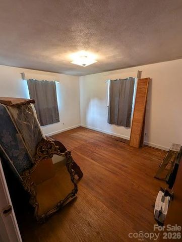 4835 Salisbury Street, Hickory, NC 28601