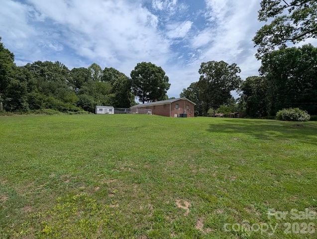 4835 Salisbury Street, Hickory, NC 28601