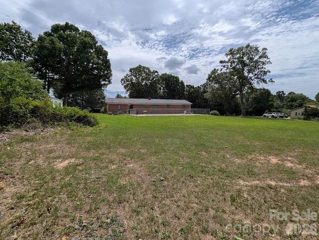 4835 Salisbury Street, Hickory, NC 28601