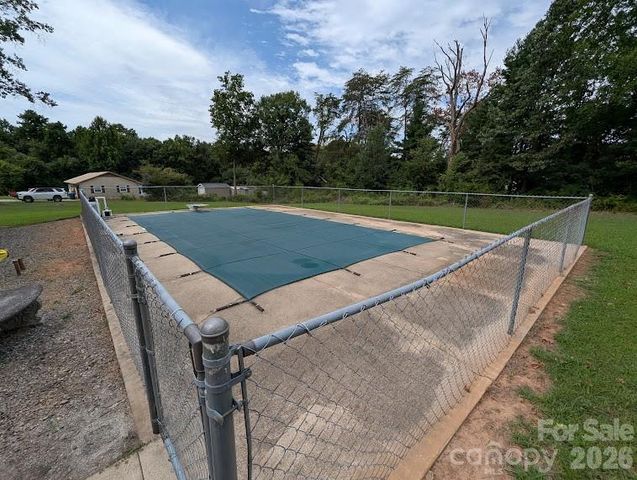 4835 Salisbury Street, Hickory, NC 28601