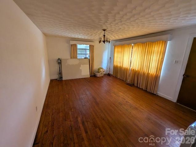 4835 Salisbury Street, Hickory, NC 28601