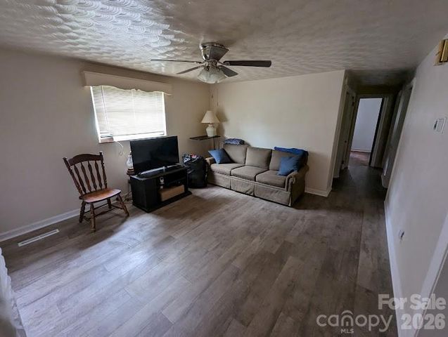 4835 Salisbury Street, Hickory, NC 28601