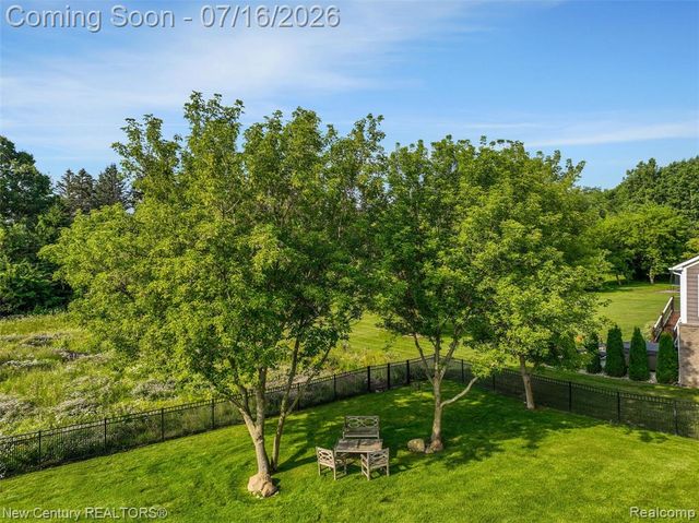 671 Braxwood Place, Milford, MI 48381