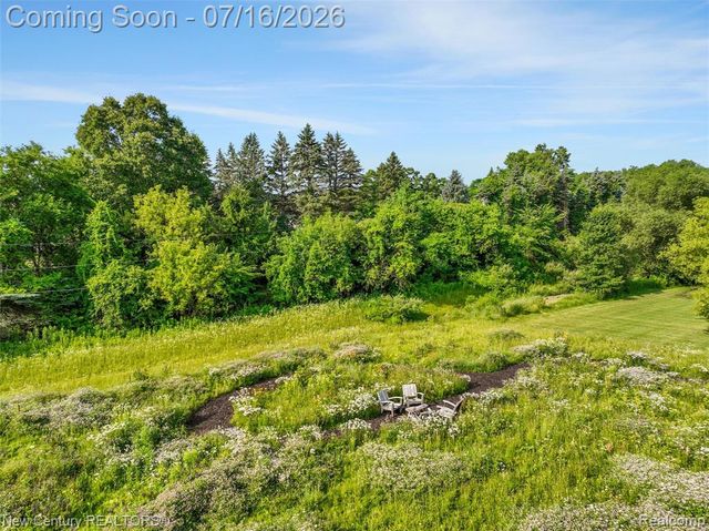 671 Braxwood Place, Milford, MI 48381