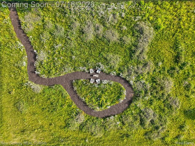 671 Braxwood Place, Milford, MI 48381