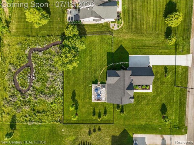 671 Braxwood Place, Milford, MI 48381