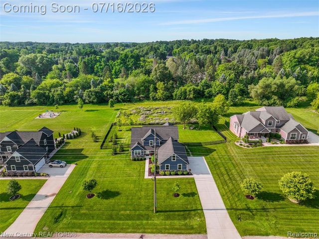 671 Braxwood Place, Milford, MI 48381