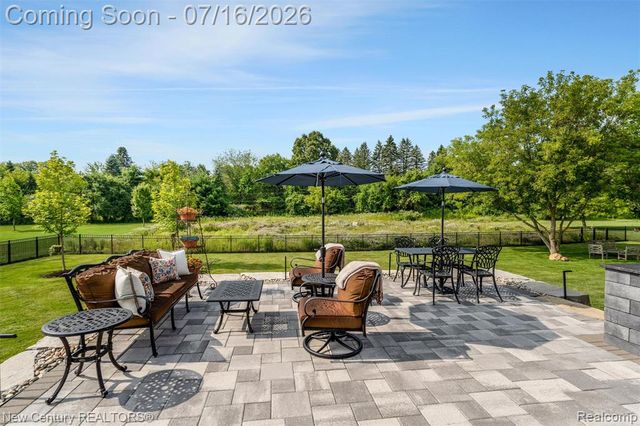 671 Braxwood Place, Milford, MI 48381