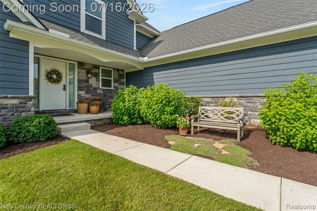 671 Braxwood Place, Milford, MI 48381