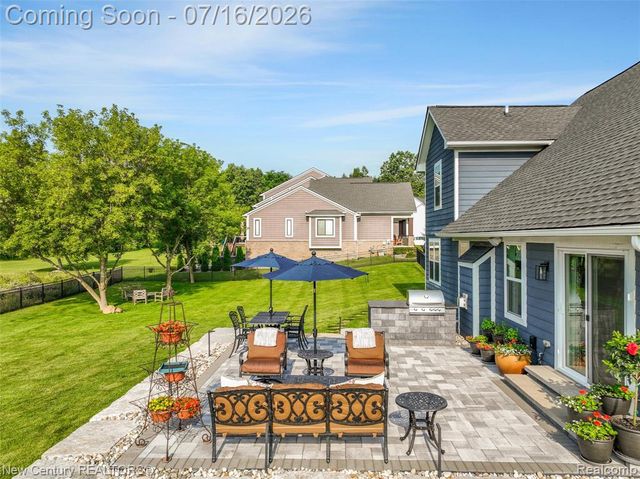 671 Braxwood Place, Milford, MI 48381