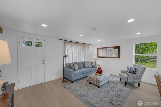 6904 S 124th Street, Seattle, WA 98178