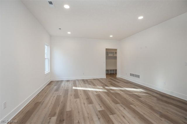 5595 Walnut Street, Mentor On The Lake, OH 44060