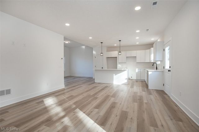 5595 Walnut Street, Mentor On The Lake, OH 44060