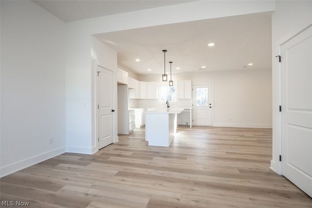 5595 Walnut Street, Mentor On The Lake, OH 44060