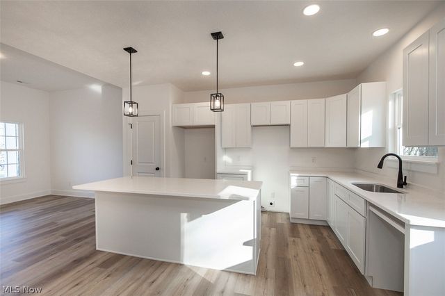 5595 Walnut Street, Mentor On The Lake, OH 44060