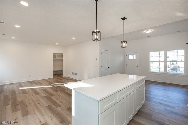 5595 Walnut Street, Mentor On The Lake, OH 44060