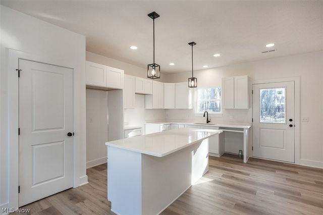 5595 Walnut Street, Mentor On The Lake, OH 44060