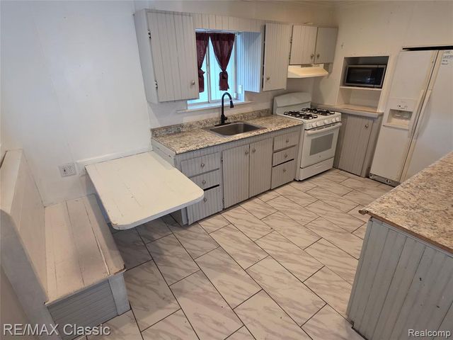 21 Broadway Street, Oxford, MI 48371