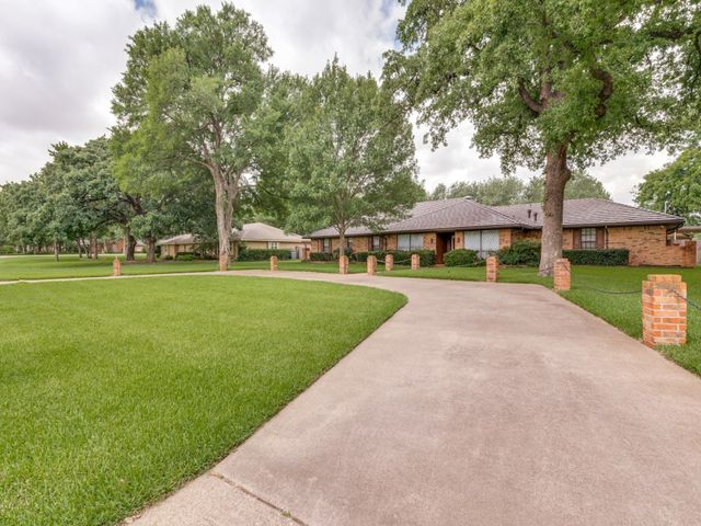 2409 Vega Street, Grand Prairie, TX 75050