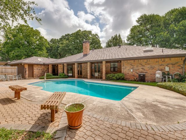 2409 Vega Street, Grand Prairie, TX 75050
