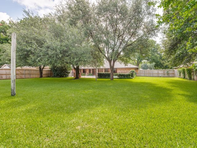 2409 Vega Street, Grand Prairie, TX 75050