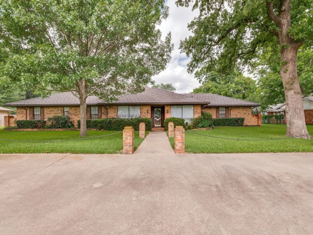 2409 Vega Street, Grand Prairie, TX 75050