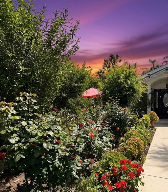 22136 Del Valle, Woodland Hills, CA 91364 — exterior