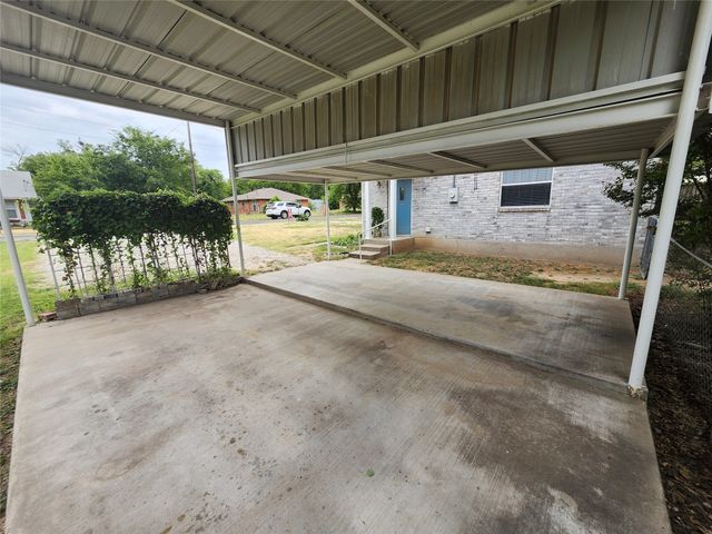 409 N Lane Street, Decatur, TX 76234