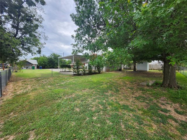 409 N Lane Street, Decatur, TX 76234