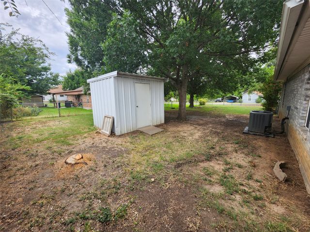 409 N Lane Street, Decatur, TX 76234
