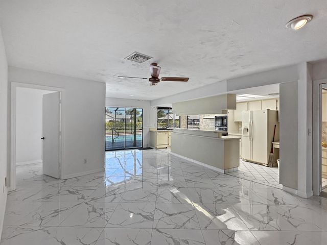 5506 Echo Pines Circle W, Fort Pierce, FL 34951