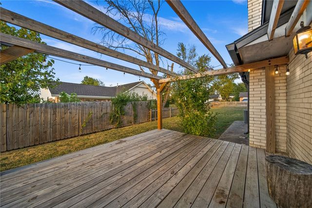916 S 16th Street, Rogers, AR 72758