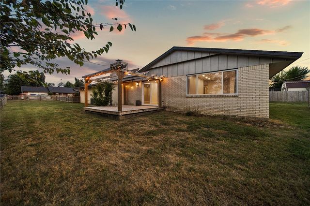 916 S 16th Street, Rogers, AR 72758