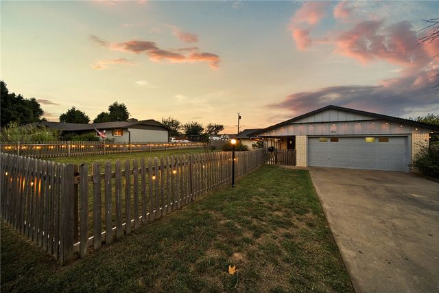 916 S 16th Street, Rogers, AR 72758