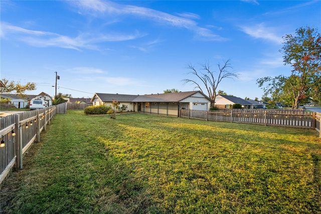 916 S 16th Street, Rogers, AR 72758