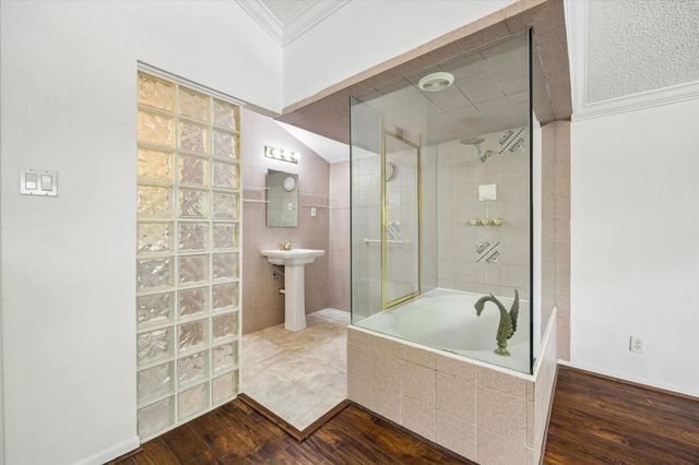 7826 Woodway Drive 7826, Houston, TX 77063