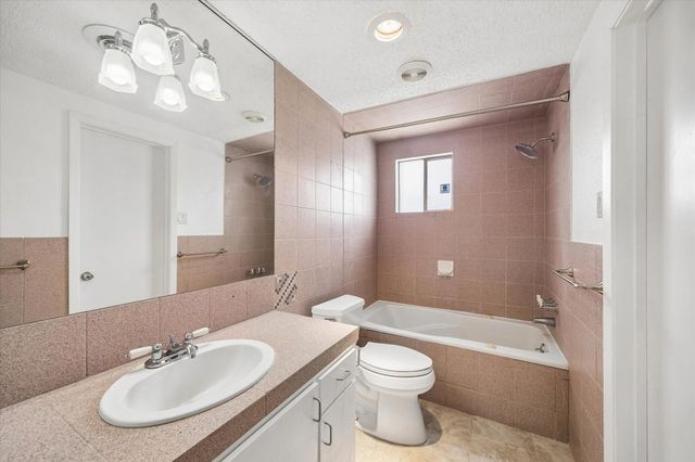 7826 Woodway Drive 7826, Houston, TX 77063