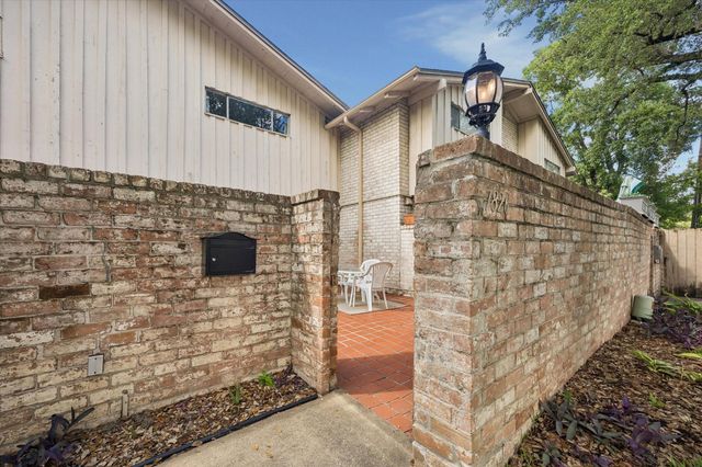 7826 Woodway Drive 7826, Houston, TX 77063