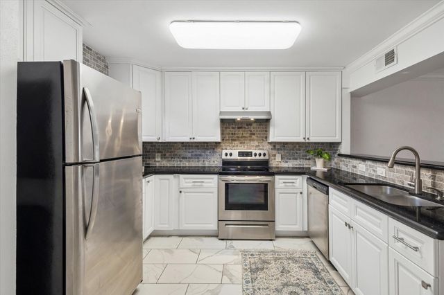 7826 Woodway Drive 7826, Houston, TX 77063