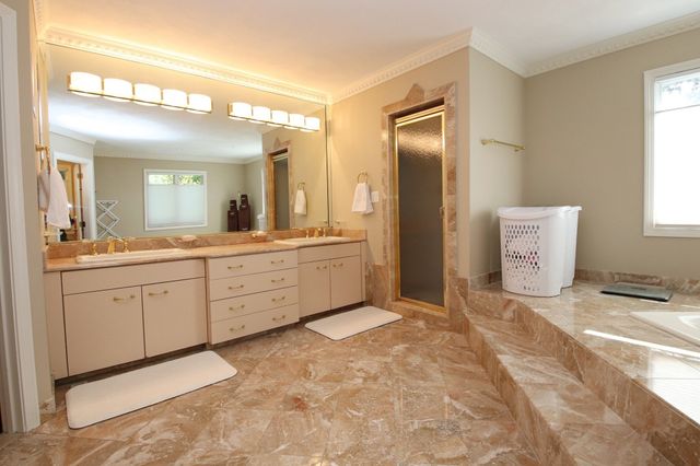 14 Arrowhead Drive, Saugus, MA 01906