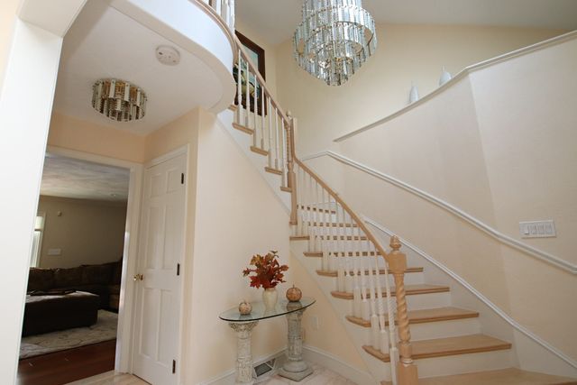 14 Arrowhead Drive, Saugus, MA 01906