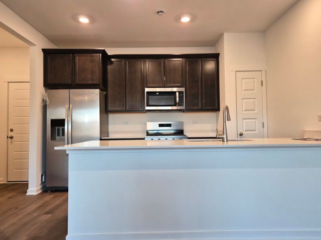 2268 Barbera Drive 2268, Oswego, IL 60543