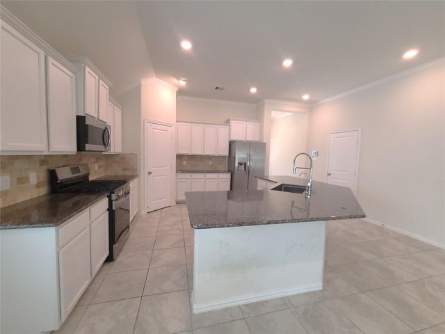 412 Auburn Pines Drive, Montgomery, TX 77316