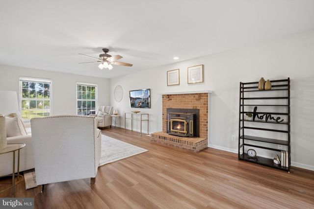 2760 SUN VALLEY DR, Waldorf, MD 20603