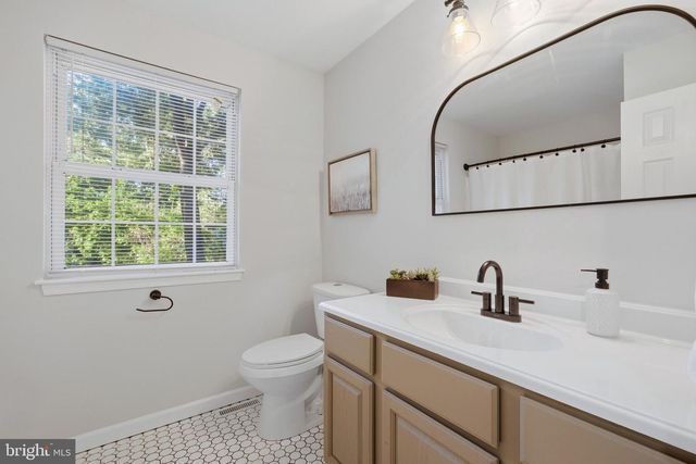 2760 SUN VALLEY DR, Waldorf, MD 20603