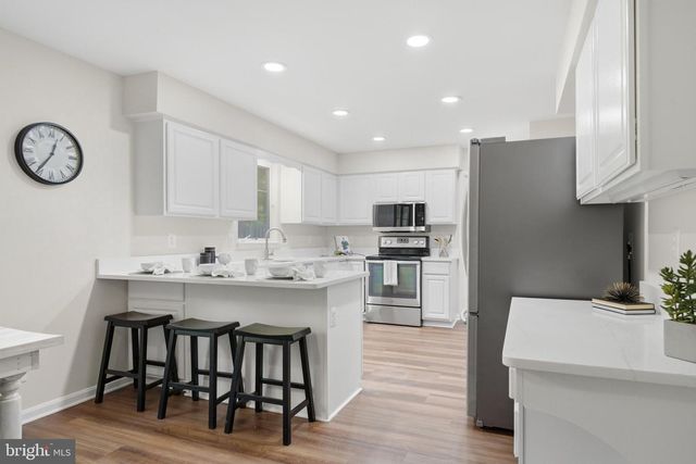 2760 SUN VALLEY DR, Waldorf, MD 20603