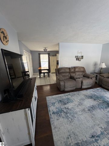 12050 Cabin Lane, Rapid City, MI 49676