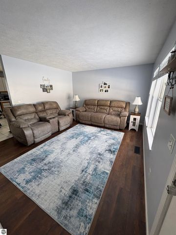 12050 Cabin Lane, Rapid City, MI 49676