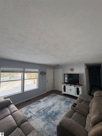 12050 Cabin Lane, Rapid City, MI 49676